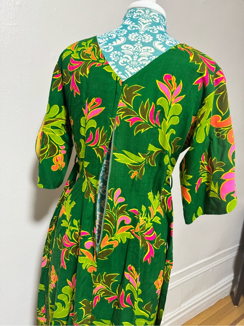 Ja-Na of Hawaii Vintage 70s Botanical Green Print Kimono Style Dress - Picture 10 of 15